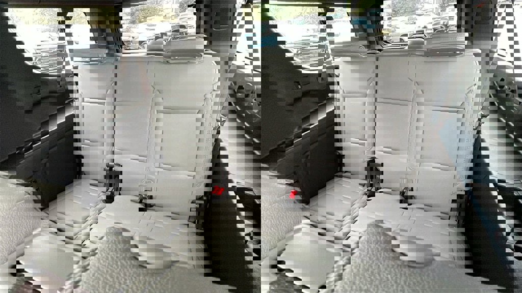 Certified 2023 Chevrolet Suburban LT w/ Luxury Package image 24