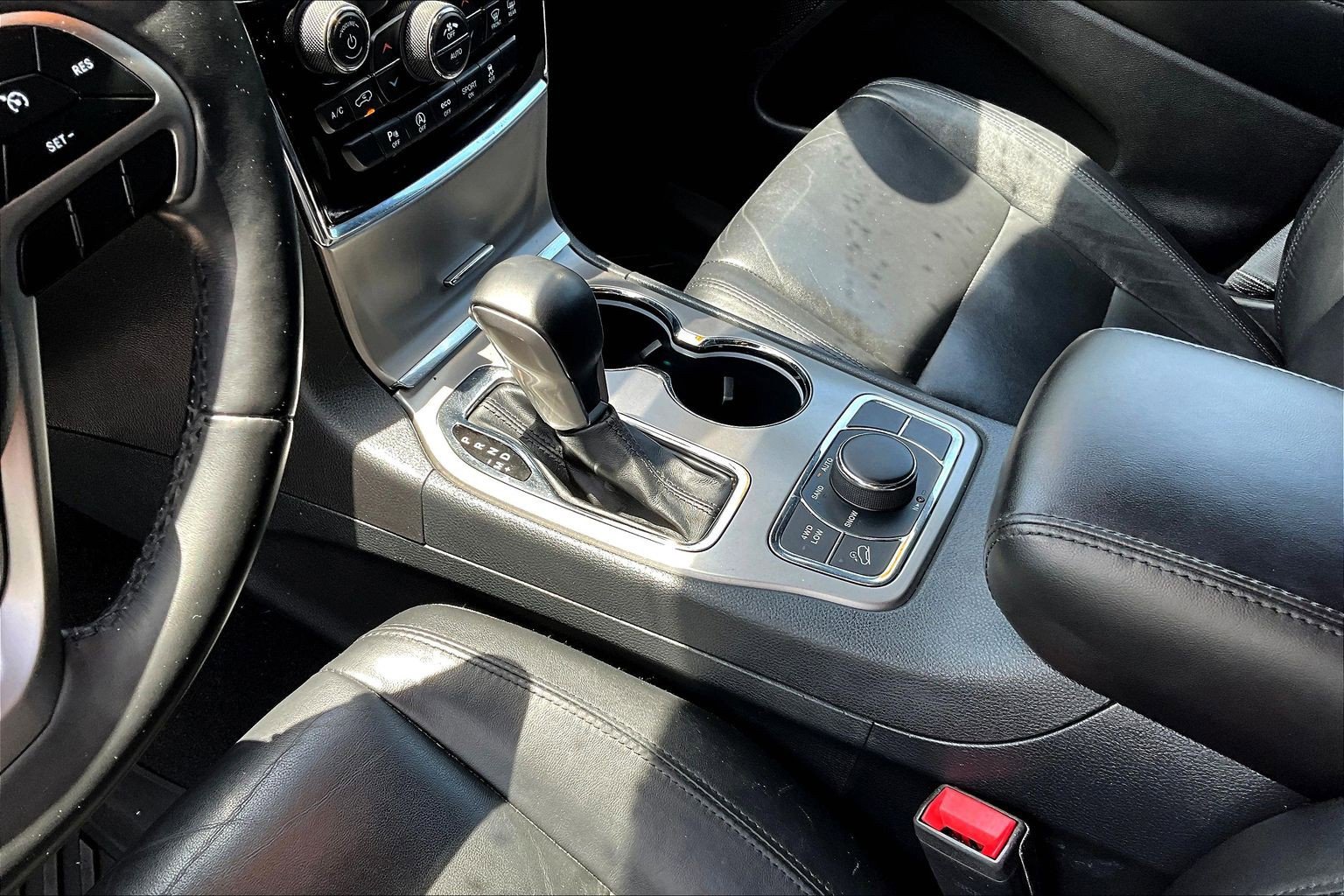 Used 2020 Jeep Grand Cherokee Limited AWD/4WD image 10
