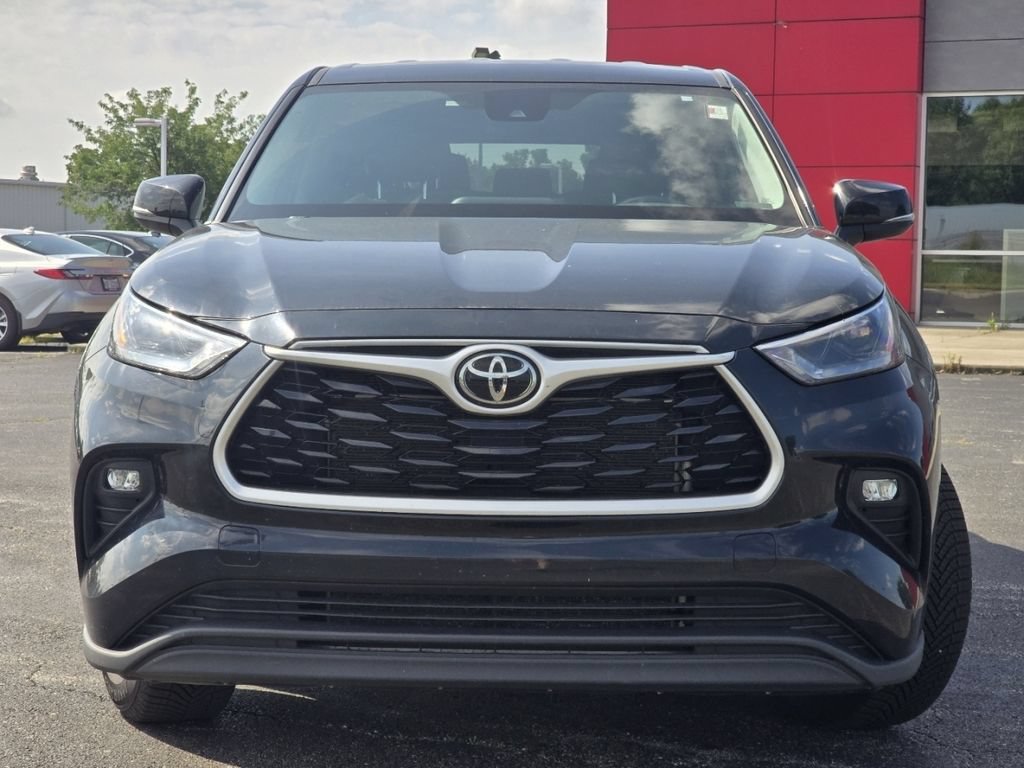 Used 2023 Toyota Highlander LE AWD/4WD image 10