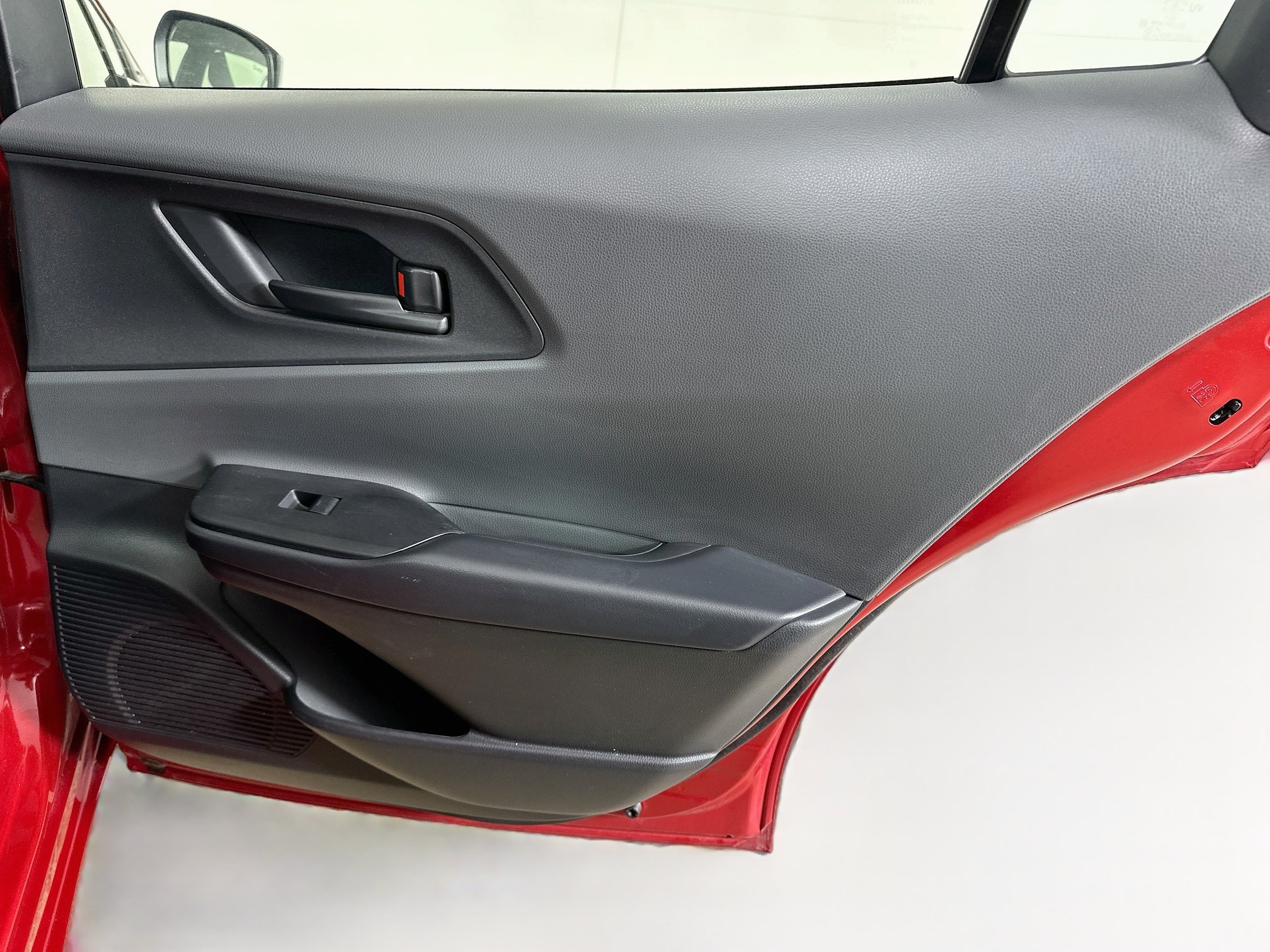Used 2025 Toyota Prius LE FWD image 28