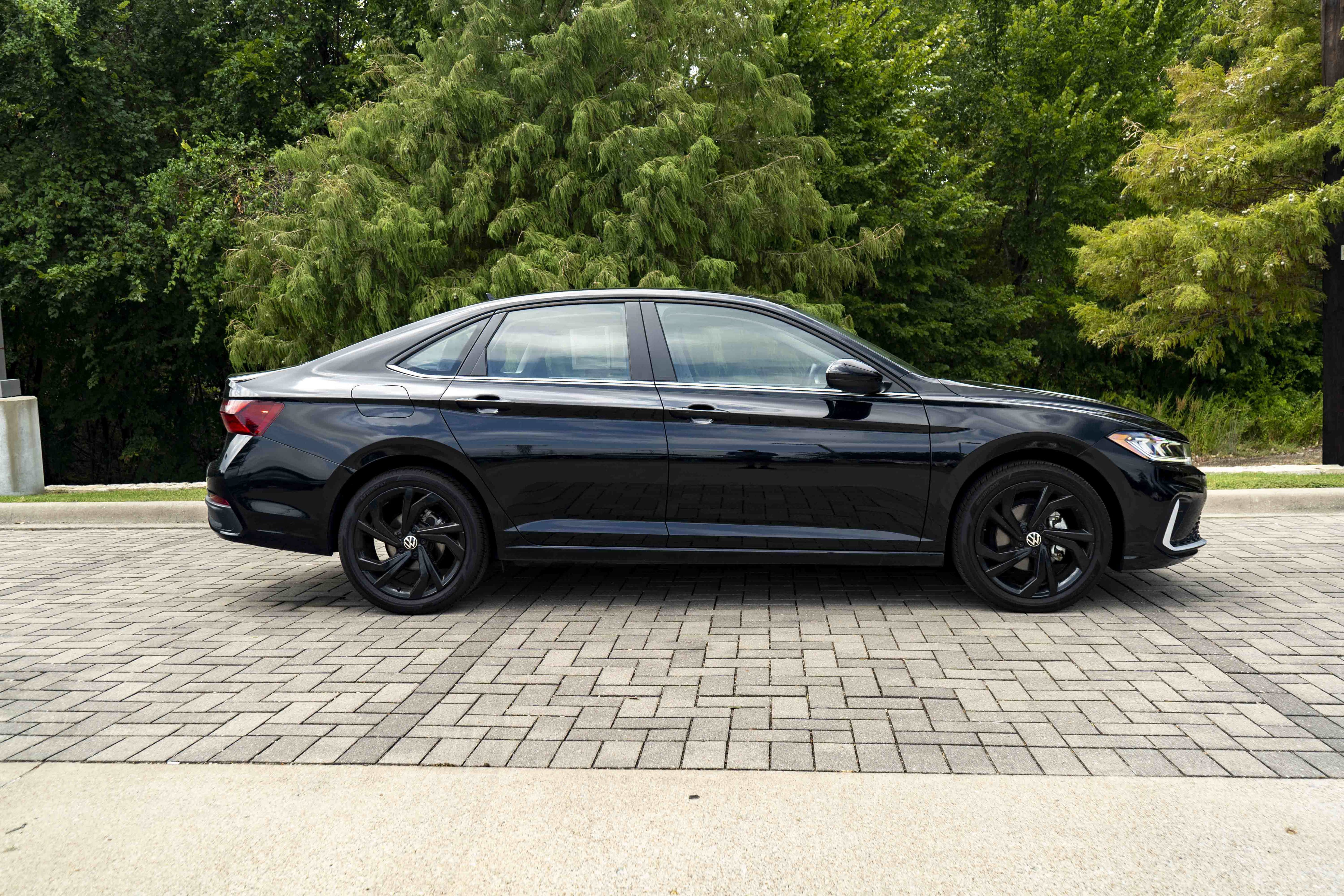 Certified 2026 Volkswagen Jetta SE w/ Black Wheel Package FWD image 9