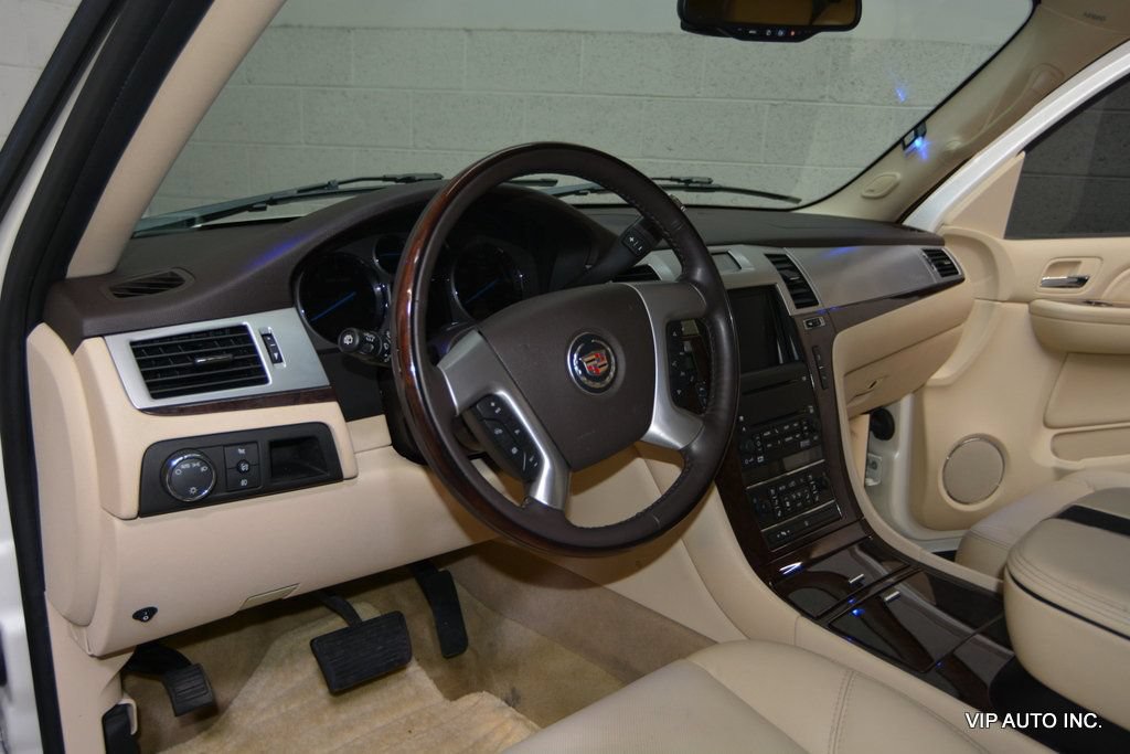 Used 2007 Cadillac Escalade AWD w/ Information Package image 15