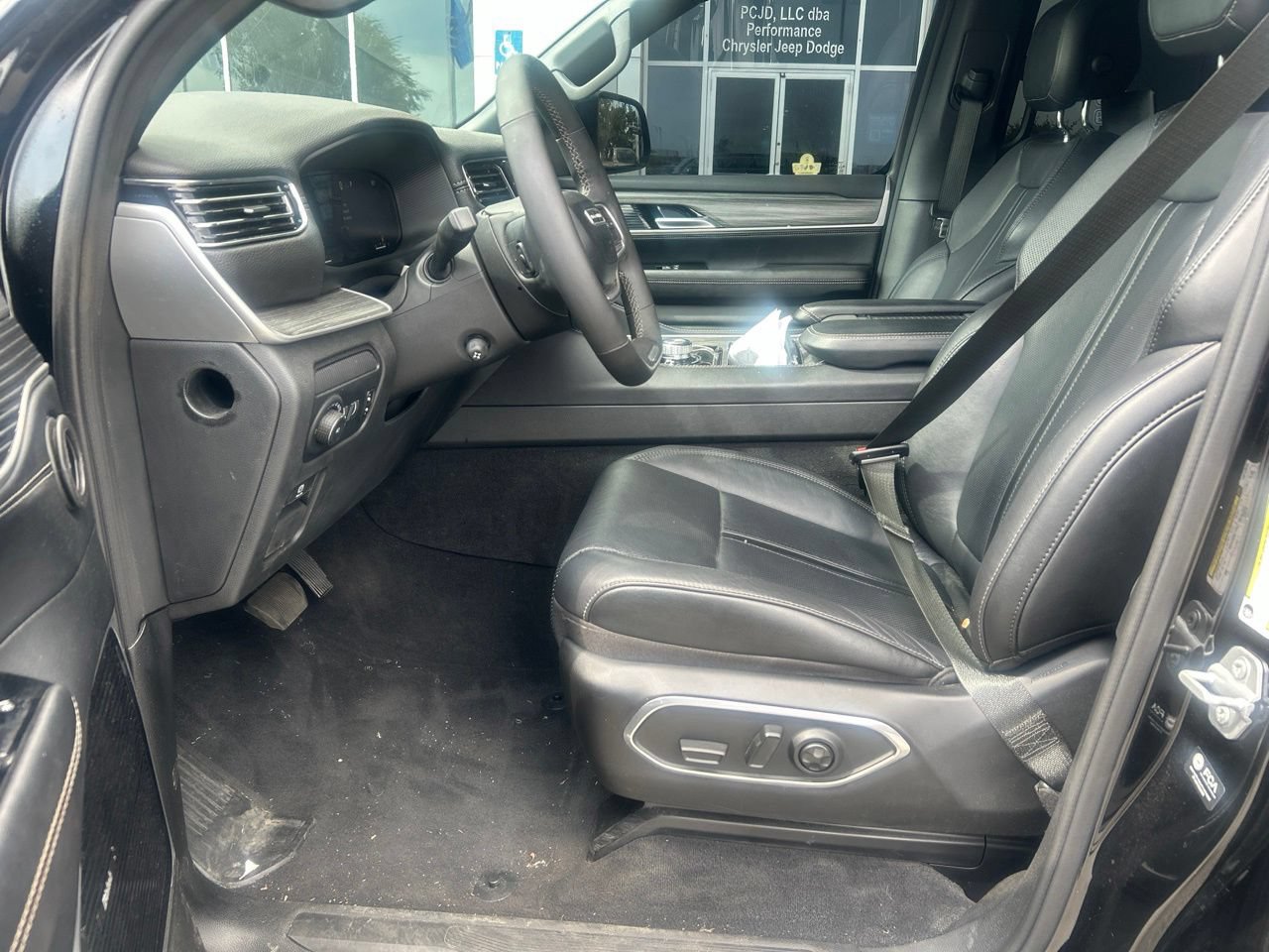 Used 2024 Jeep Wagoneer L Series III w/ Premium Group I AWD/4WD image 11