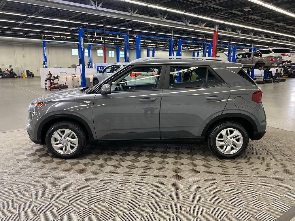 Used 2020 Hyundai Venue SEL FWD image 6