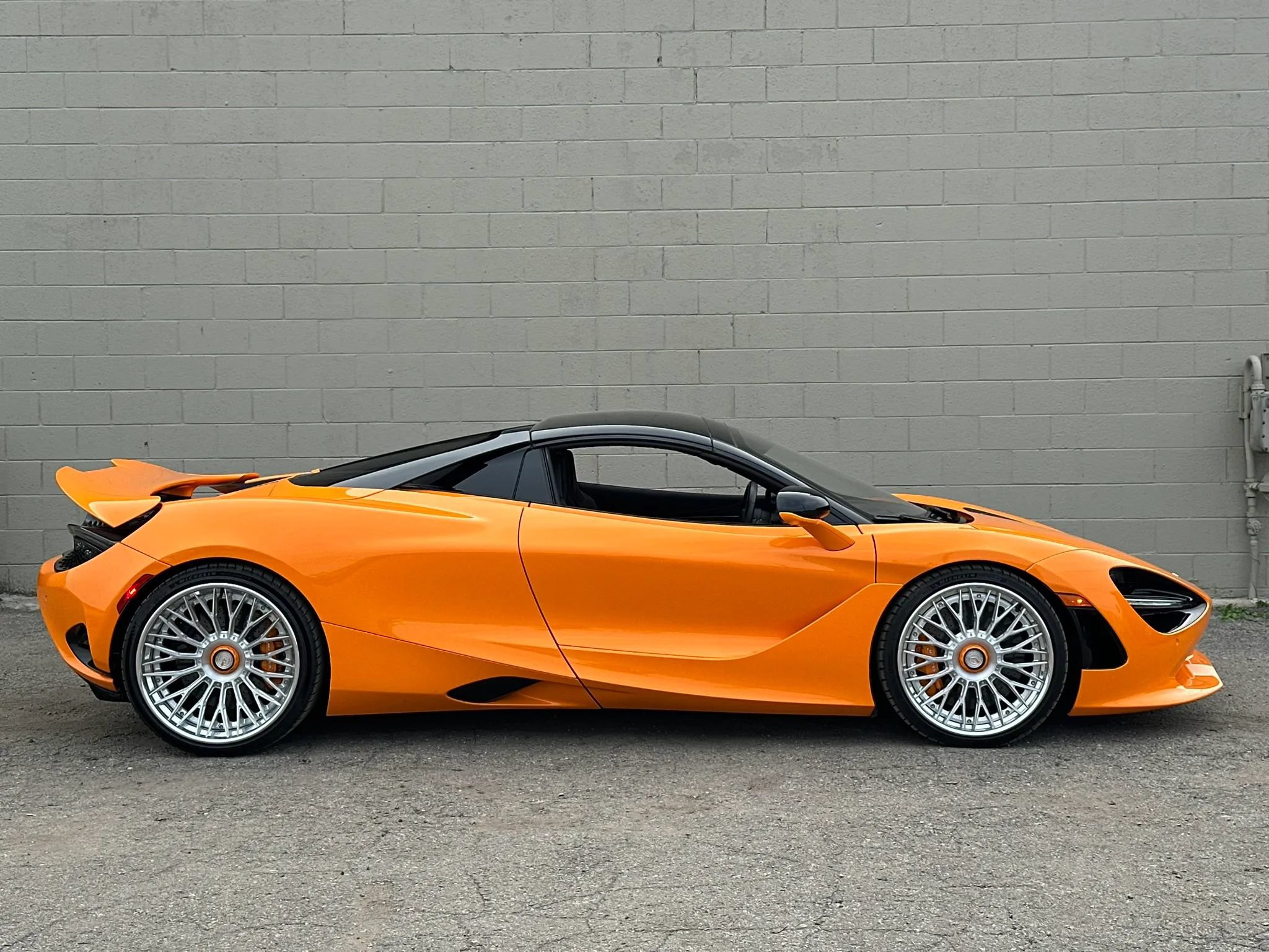 Used 2025 McLaren 750S Spider RWD image 26
