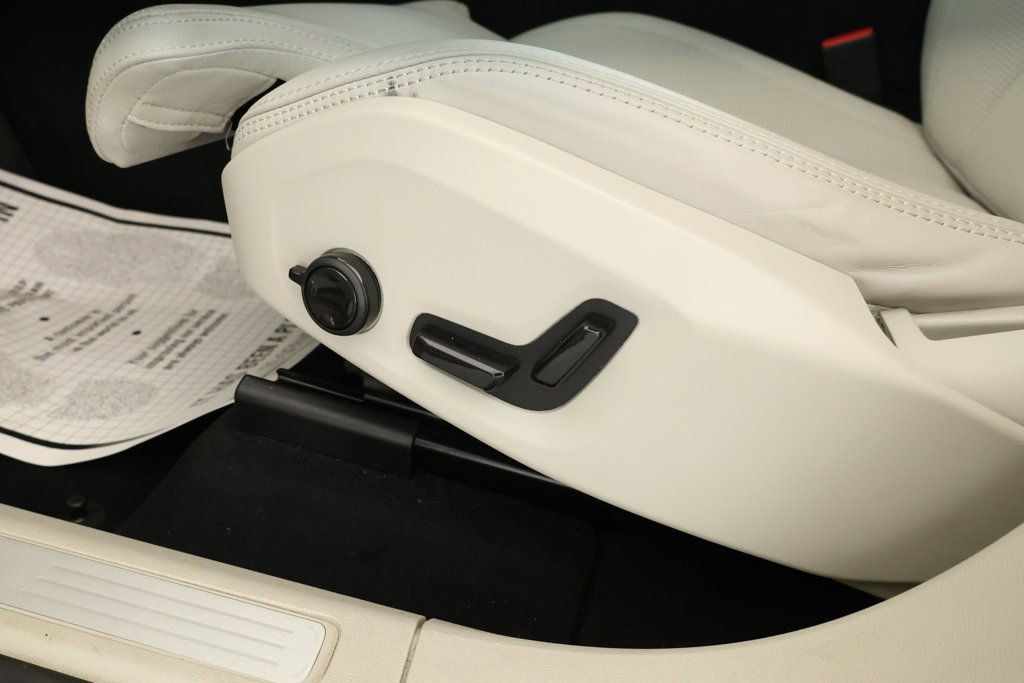 Used 2025 Volvo XC60 T8 Ultra w/ Protection Package Premier image 9