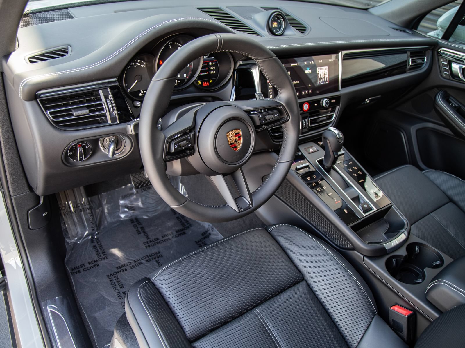 New 2026 Porsche Macan AWD/4WD image 4