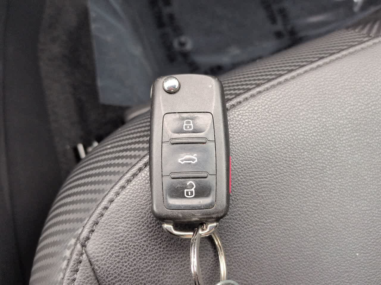 Used 2018 Volkswagen Beetle 2.0T S FWD image 26