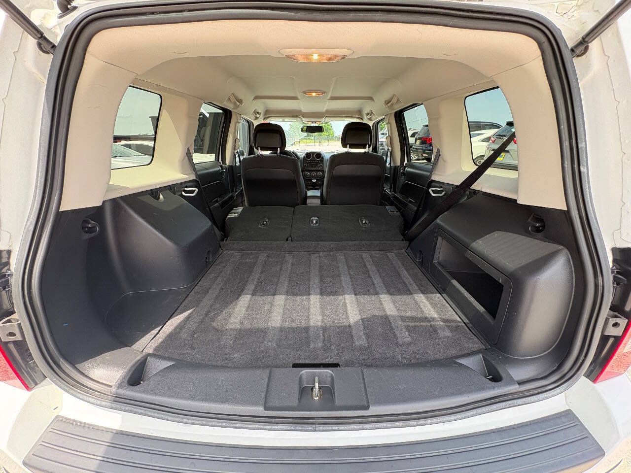 Used 2016 Jeep Patriot Sport w/ Power Value Group AWD/4WD image 28