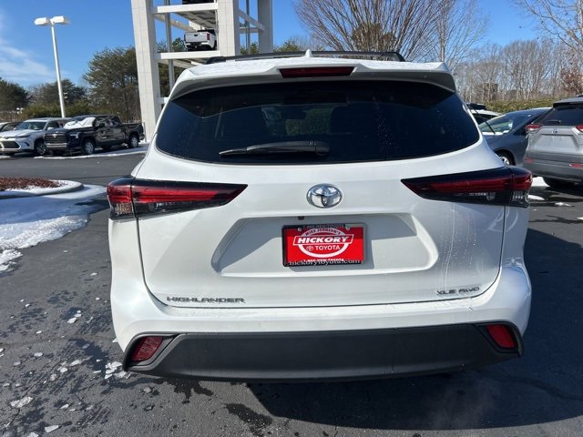 Used 2025 Toyota Highlander XLE image 6
