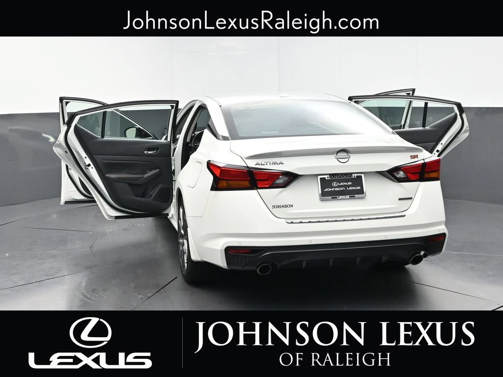 Used 2023 Nissan Altima 2.0 SR FWD image 34