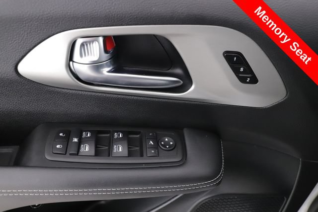 Used 2024 Chrysler Pacifica Premium FWD image 20