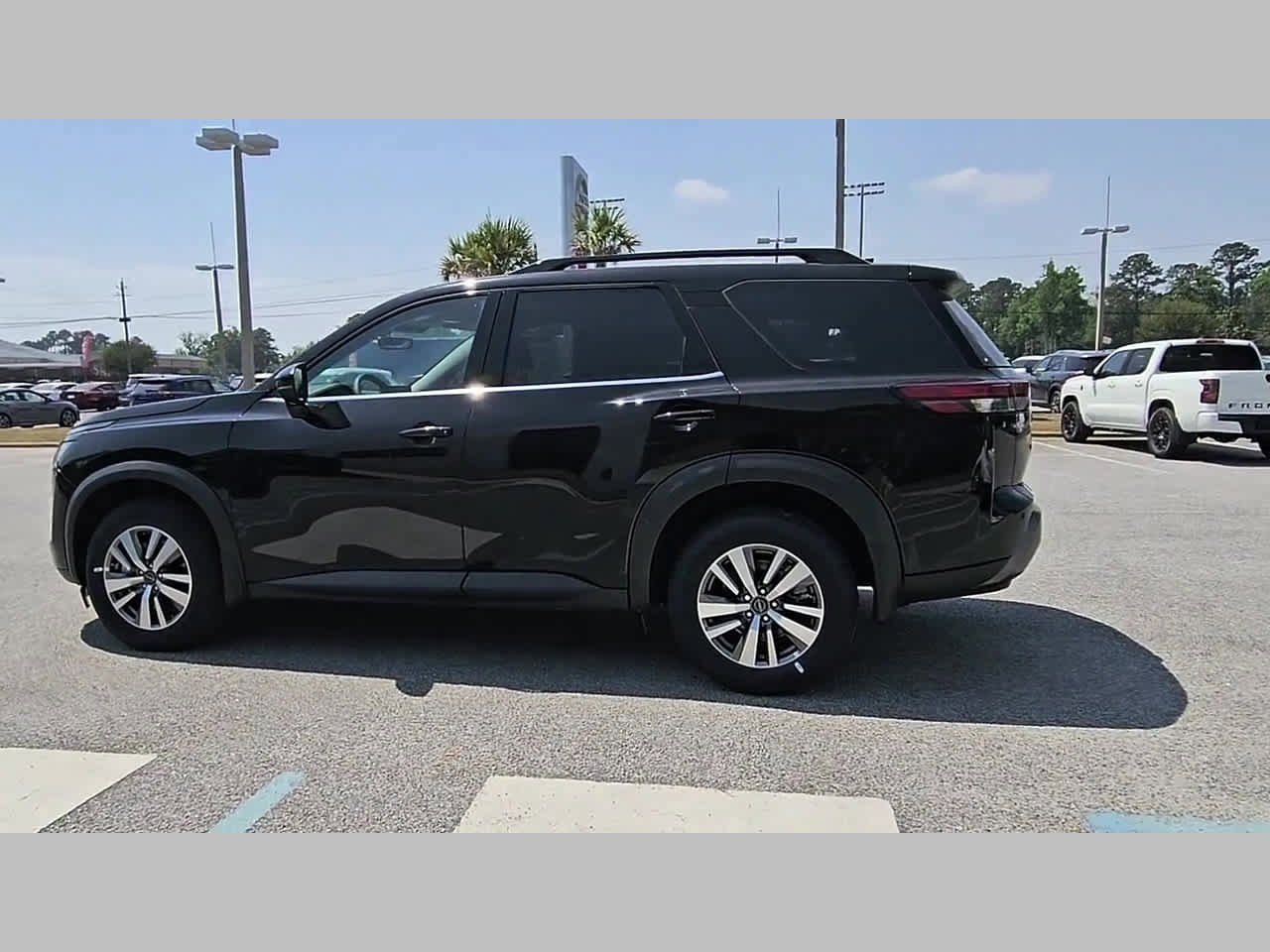 New 2026 Nissan Pathfinder SL FWD image 24