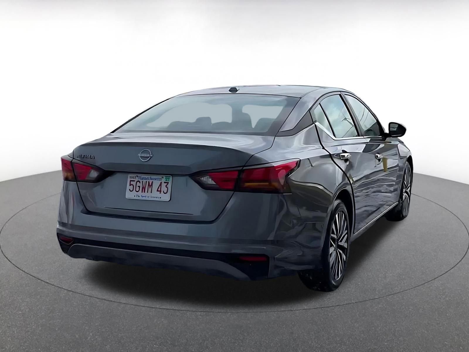 Used 2025 Nissan Altima 2.5 SV image 14