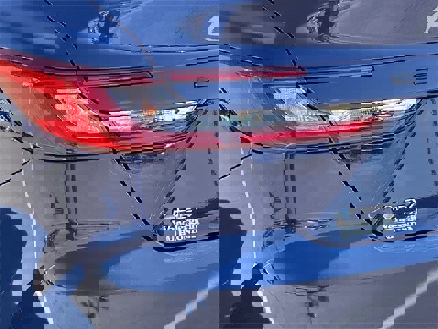 Used 2025 Toyota Camry SE image 6