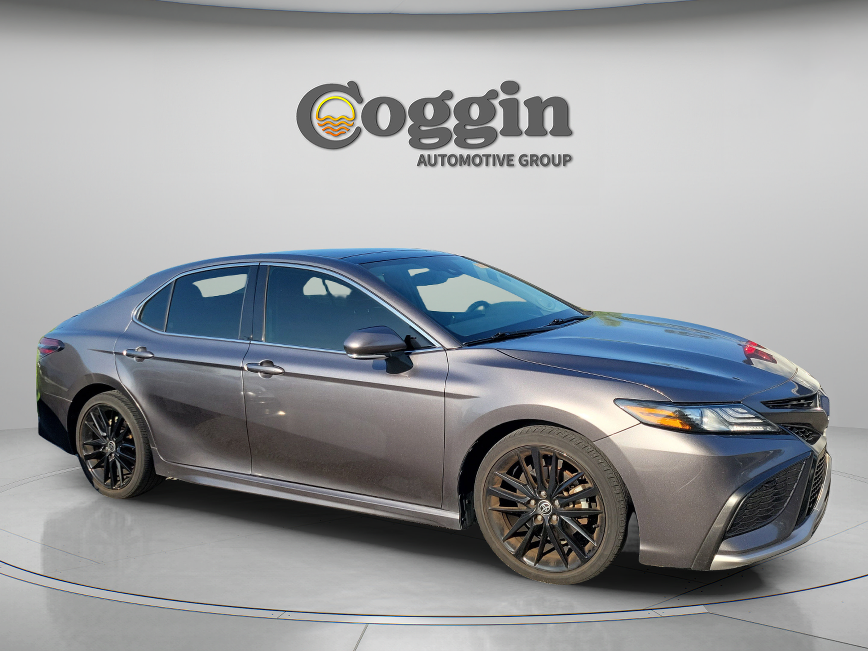 Used 2022 Toyota Camry XSE FWD image 6
