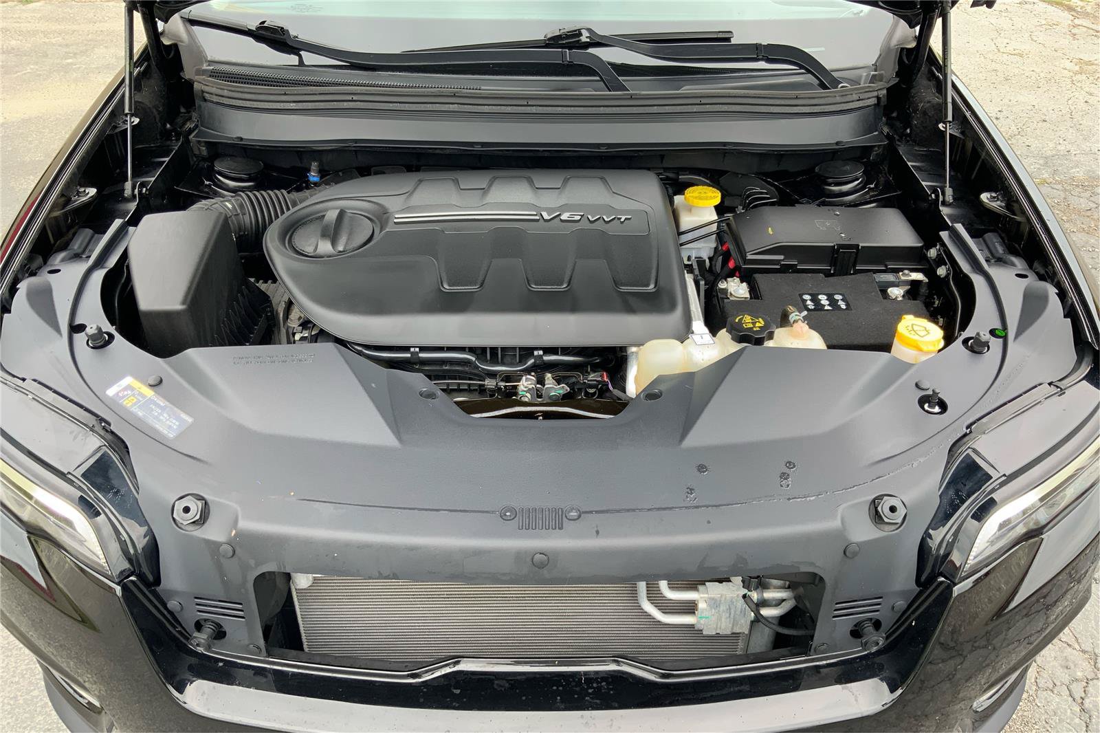 Used 2019 Jeep Cherokee Limited AWD/4WD image 23