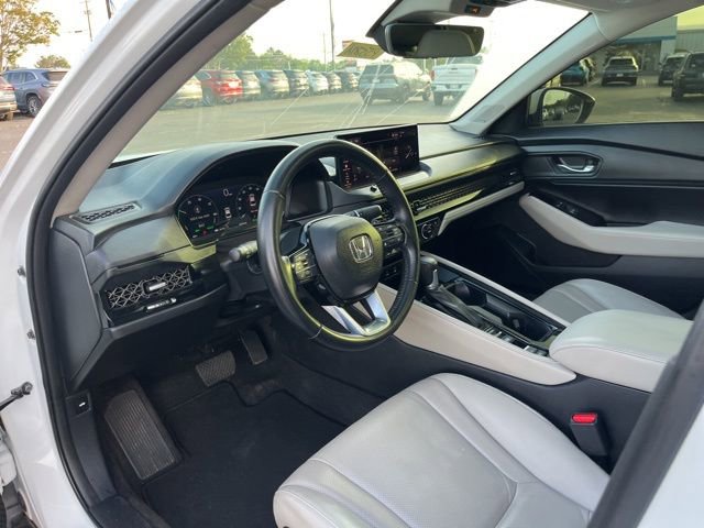 Used 2023 Honda Accord Touring image 7