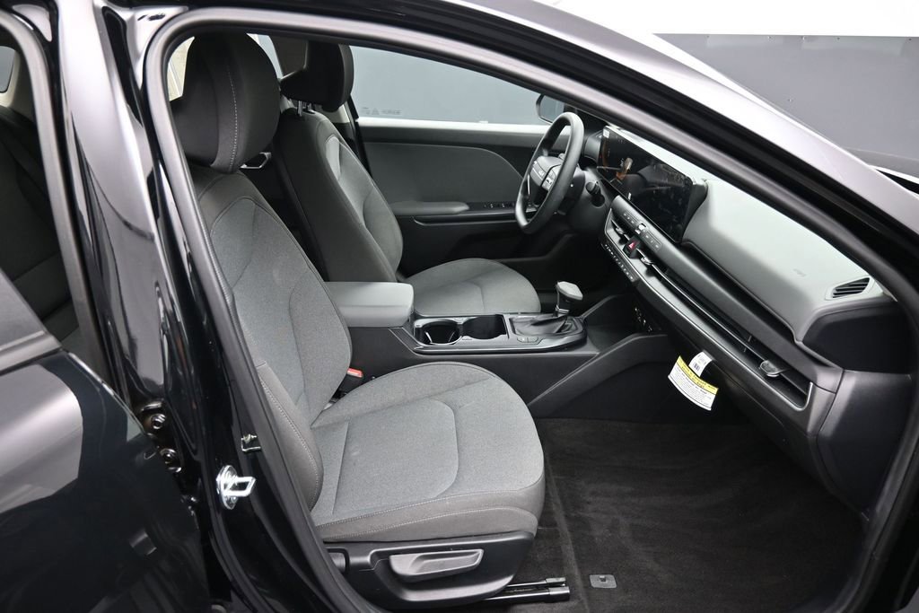 Used 2025 Kia K4 FWD image 24