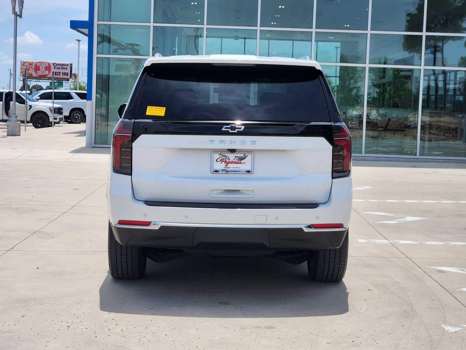 Used 2025 Chevrolet Tahoe LS RWD image 8