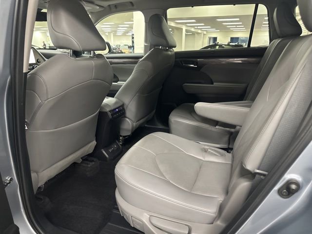 Used 2023 Toyota Highlander Platinum image 18