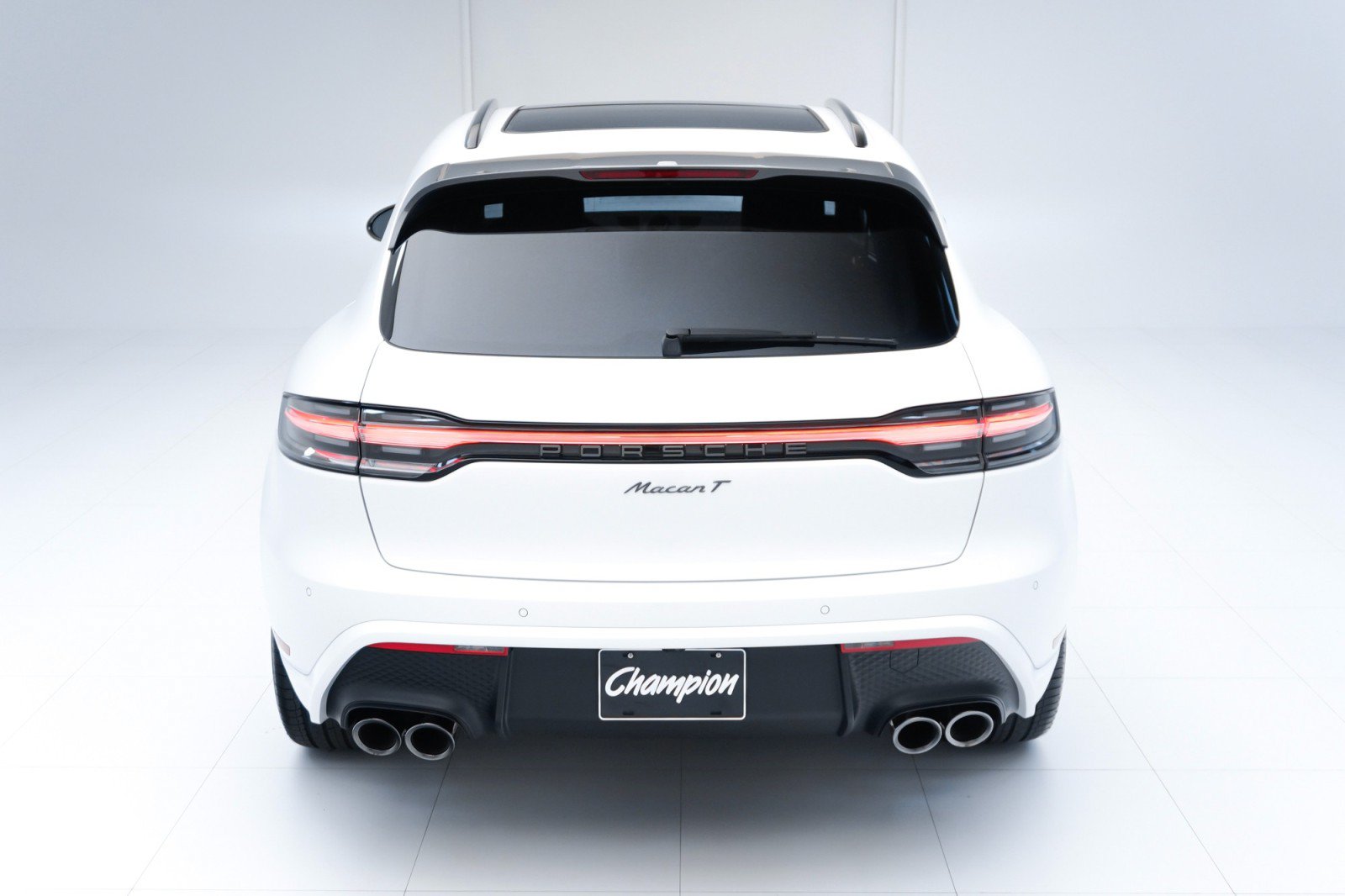 Certified 2023 Porsche Macan Turbo AWD/4WD image 10