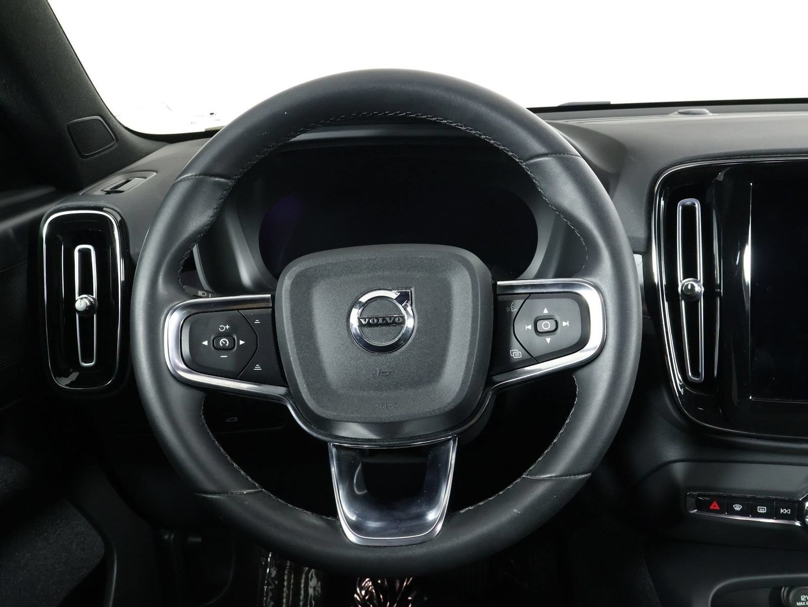 Used 2023 Volvo XC60 T8 Plus AWD/4WD image 8