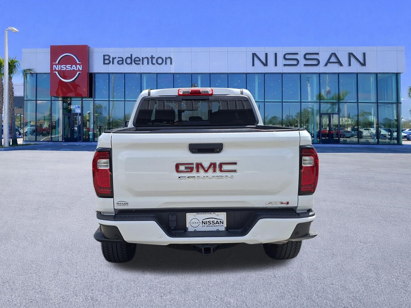 Used 2023 GMC Canyon AT4 w/ AT4 Premium Package AWD/4WD image 6