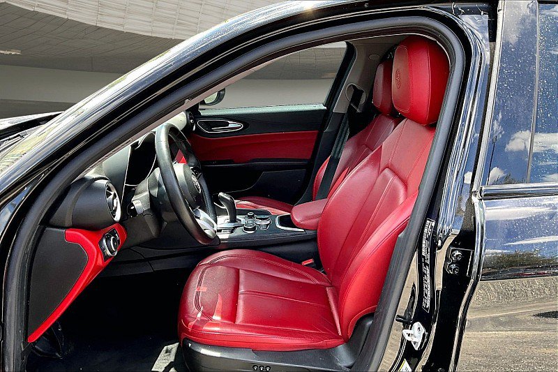 Used 2020 Alfa Romeo Giulia w/ Nero Edizione RWD image 19