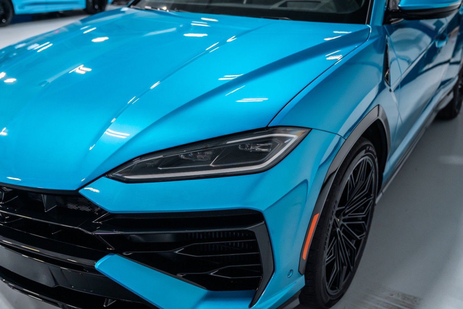Used 2025 Lamborghini Urus SE AWD/4WD image 31