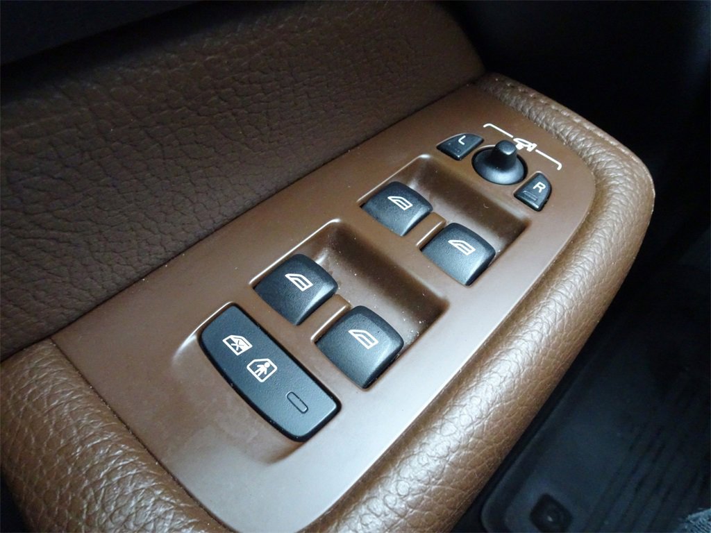 Used 2019 Volvo XC60 T5 Momentum w/ Multimedia Package image 24