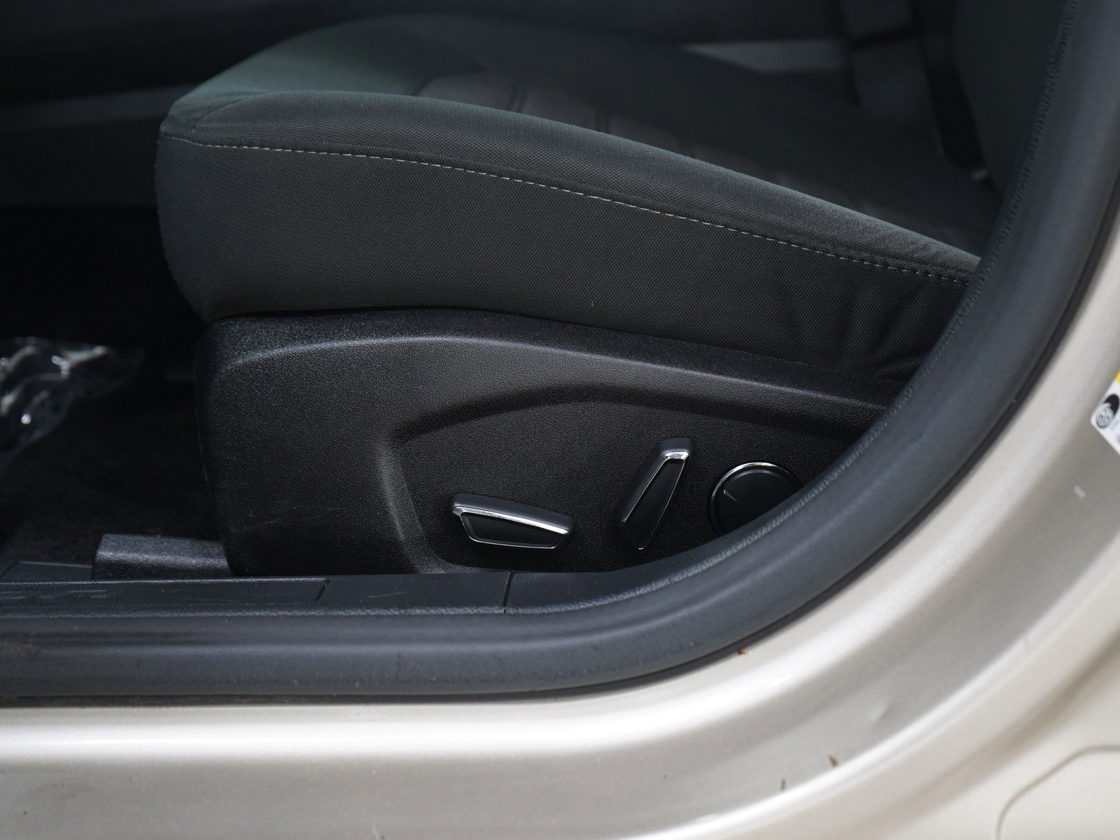 Used 2017 Ford Fusion SE w/ Fusion SE Technology Package image 21