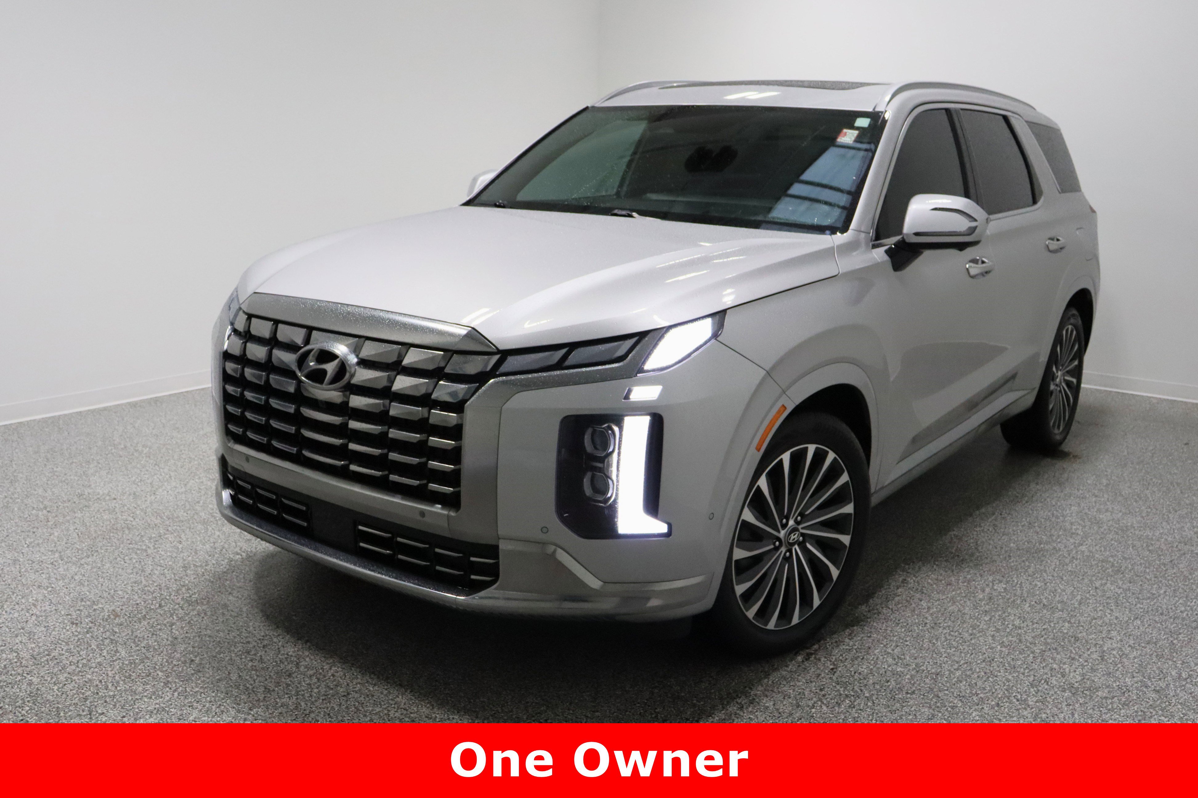 Used 2025 Hyundai Palisade Calligraphy image 2