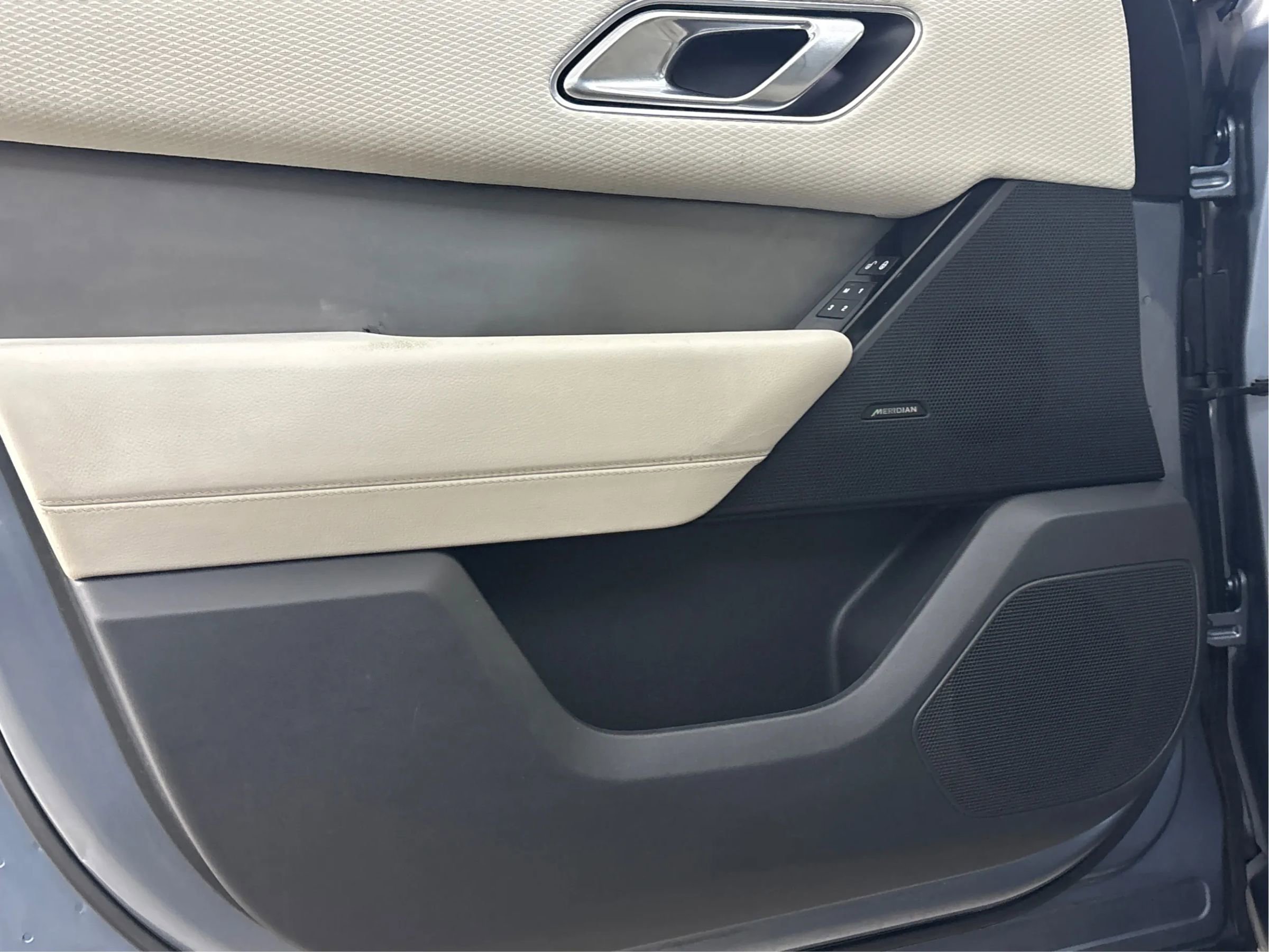 Used 2019 Land Rover Range Rover Velar S AWD/4WD image 26