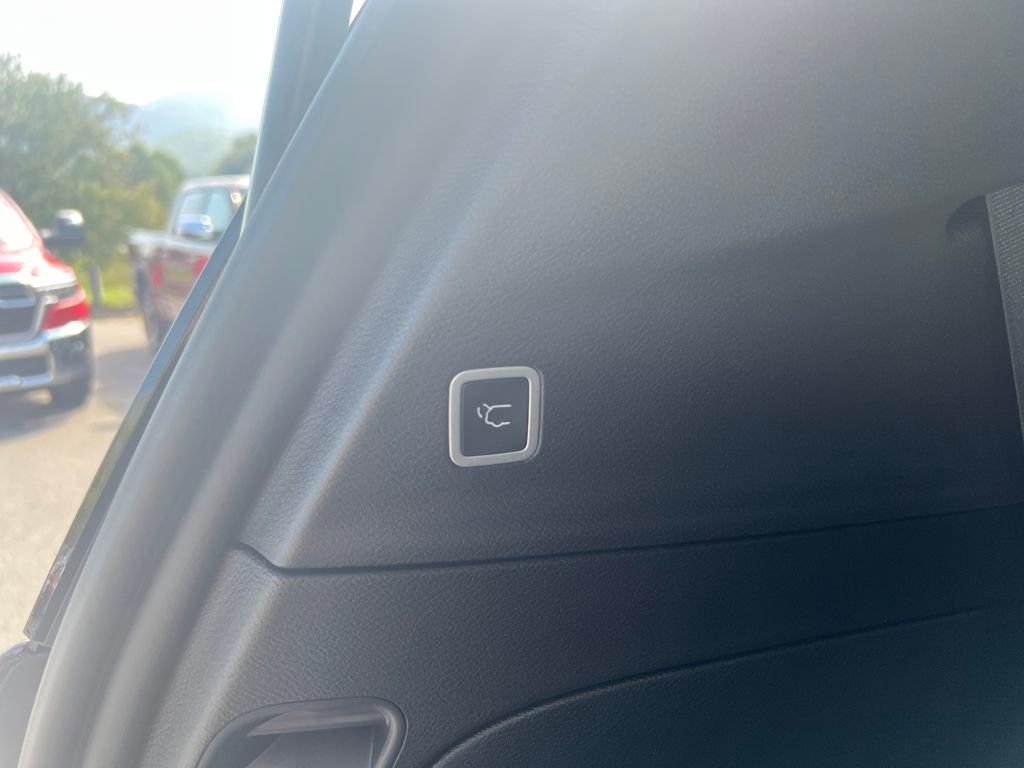 New 2026 Chrysler Pacifica Limited image 28