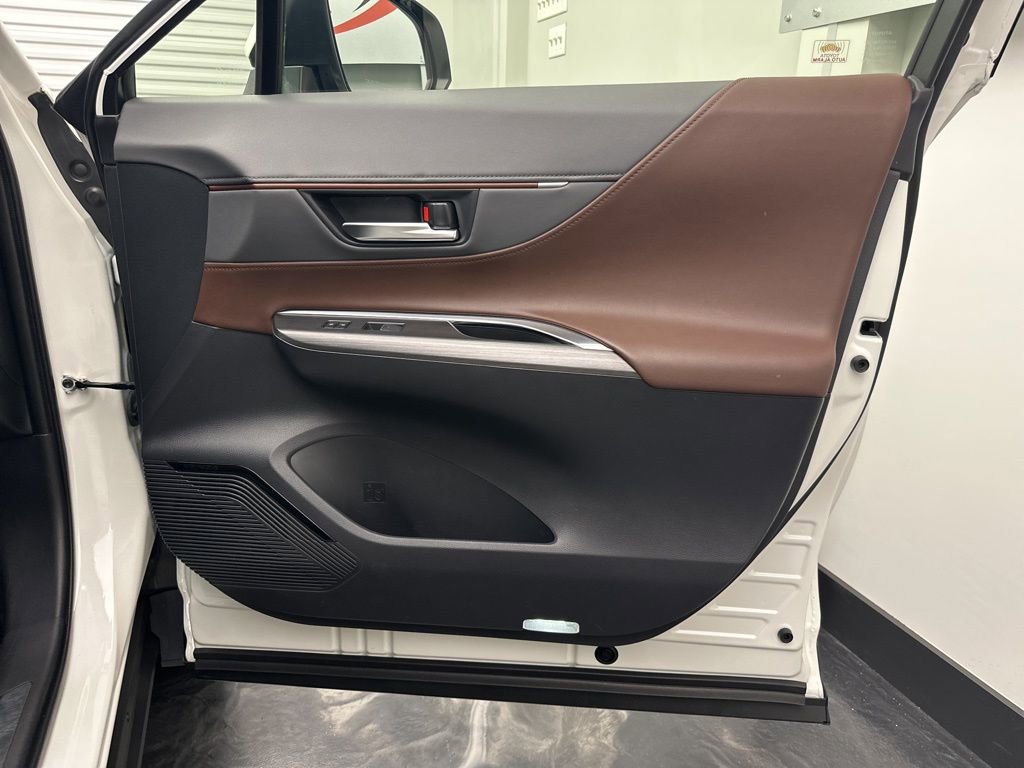 Used 2021 Toyota Venza XLE w/ Softex Package AWD/4WD image 10