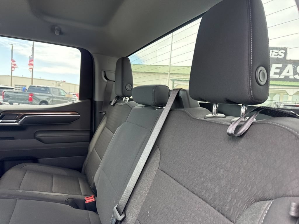 Used 2025 Chevrolet Silverado 1500 LT AWD/4WD image 39