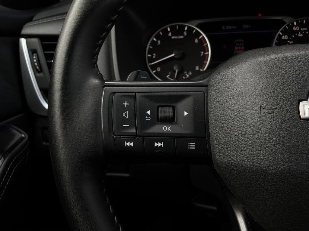 Used 2025 Nissan Rogue SV FWD image 31