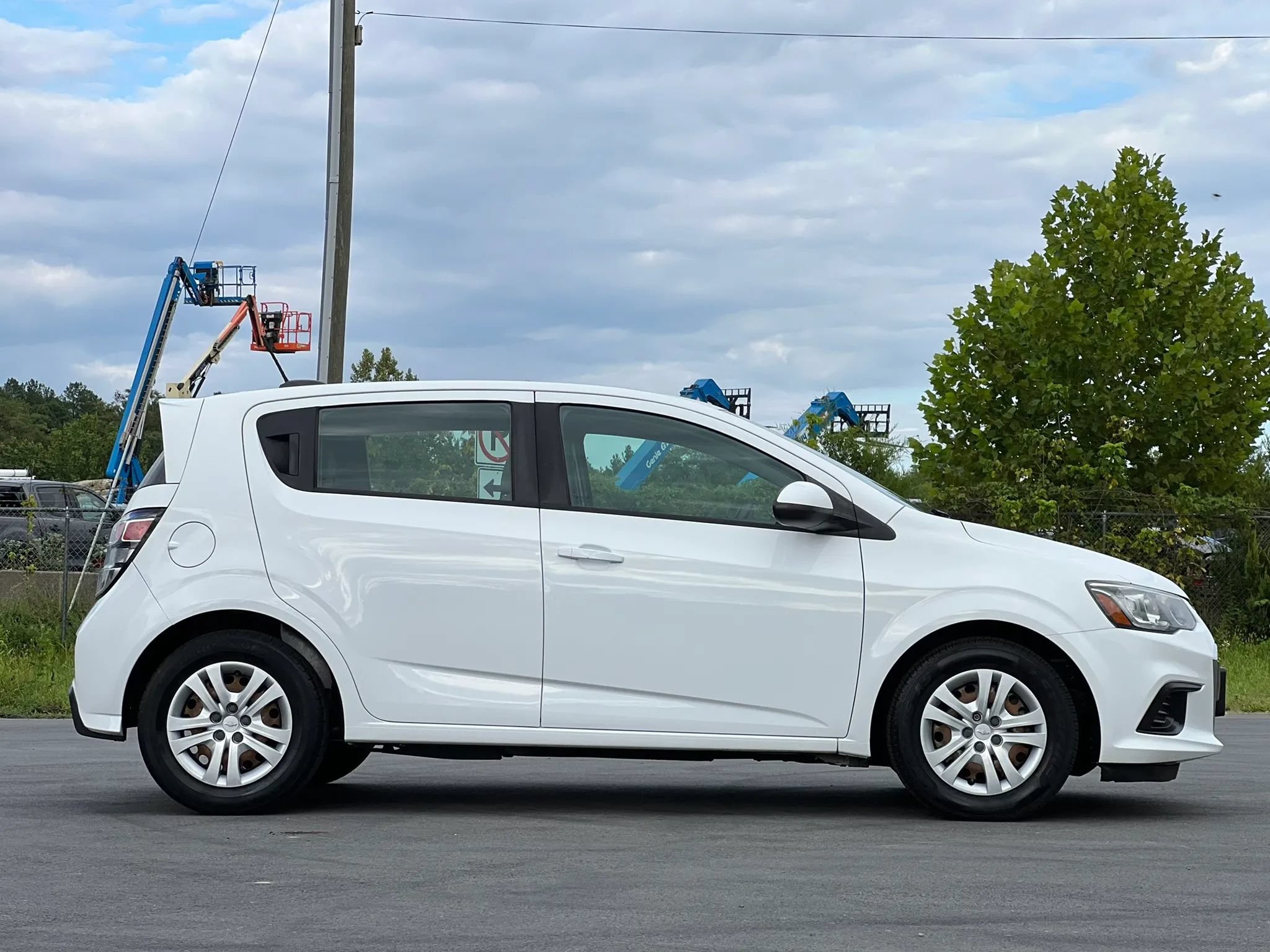 Used 2017 Chevrolet Sonic LT FWD image 6