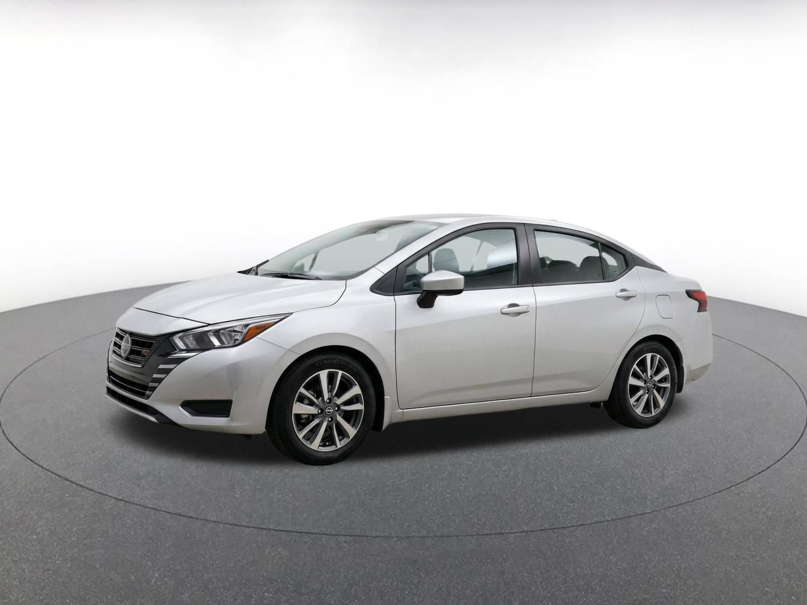 Used 2025 Nissan Versa SV FWD image 3