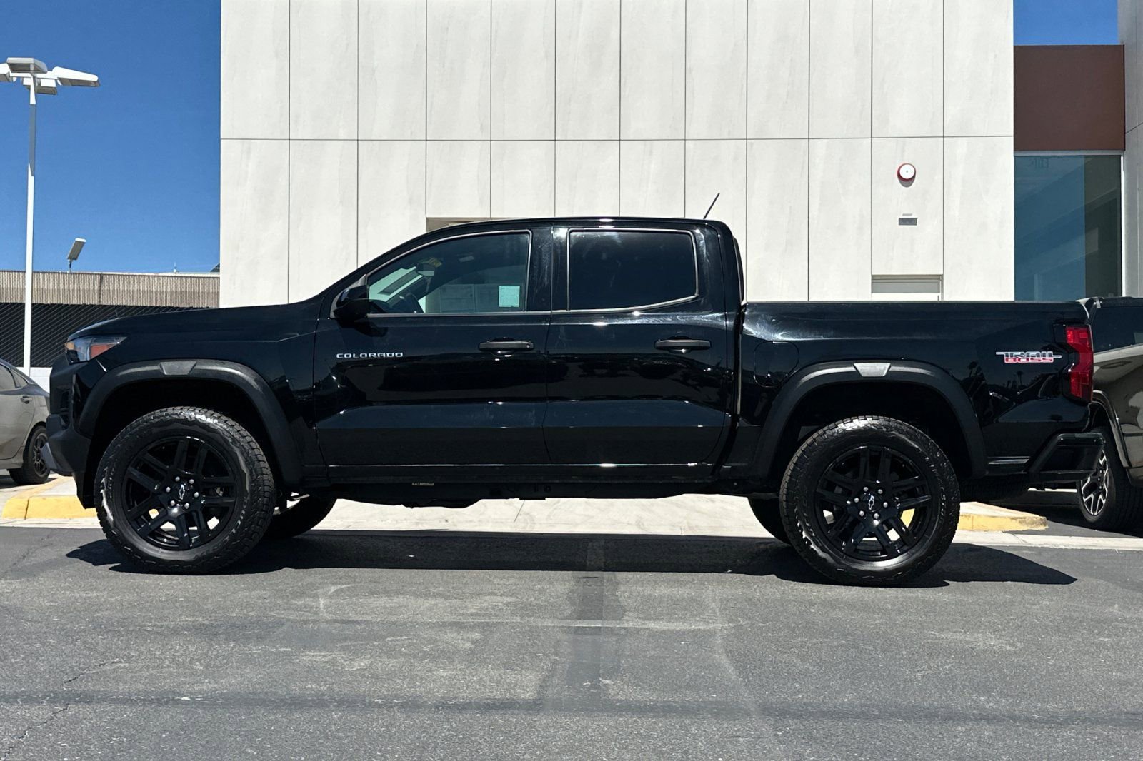 Used 2023 Chevrolet Colorado Trail Boss w/ Technology Package AWD/4WD image 6