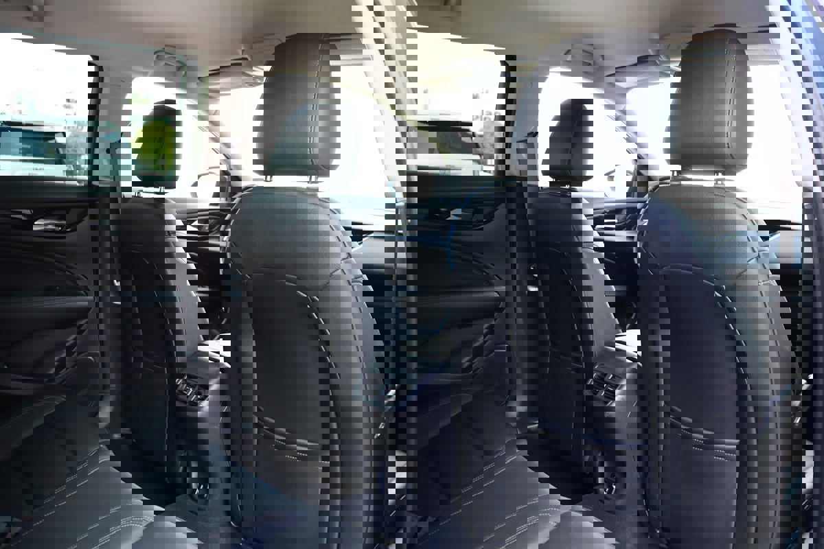 Used 2018 Buick Regal Essence w/ Driver Confidence Package #1 image 29