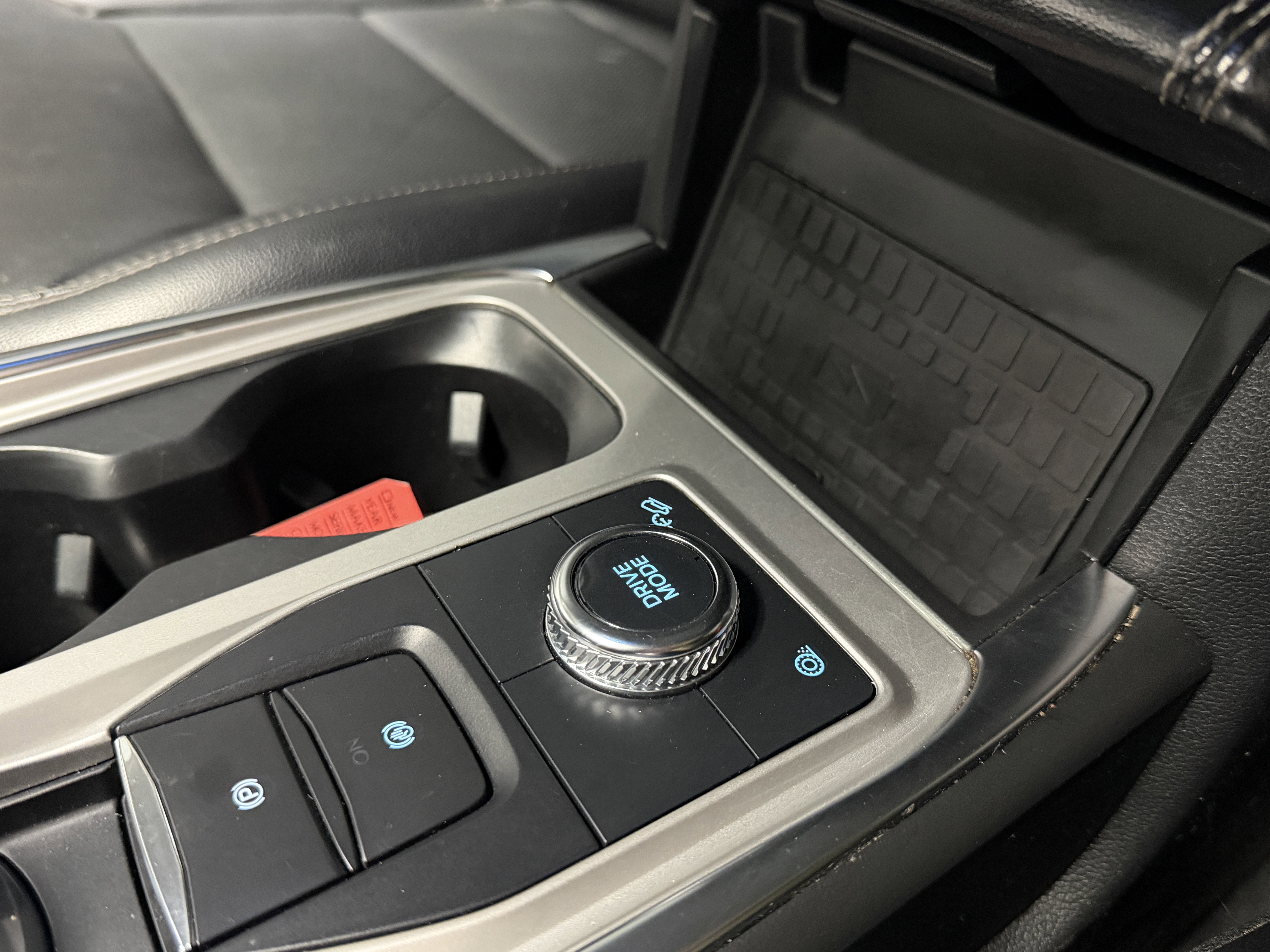 Used 2022 Ford Explorer Limited w/ Limited Technology Package image 16