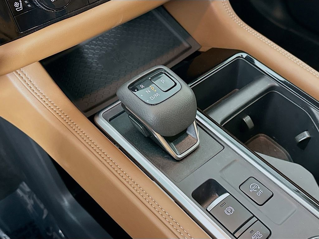 Used 2024 Nissan Pathfinder Platinum w/ Cargo Package image 24