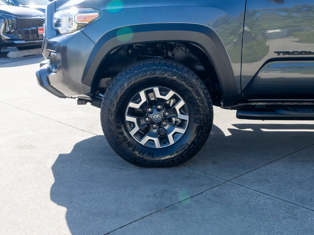 Used 2022 Toyota Tacoma TRD Off-Road AWD/4WD image 26