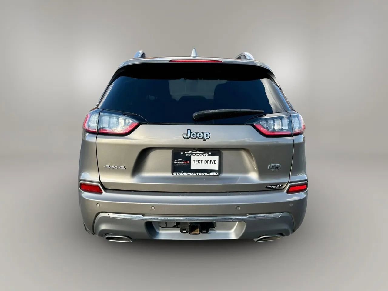 Used 2019 Jeep Cherokee Overland w/ Technology Group AWD/4WD image 4