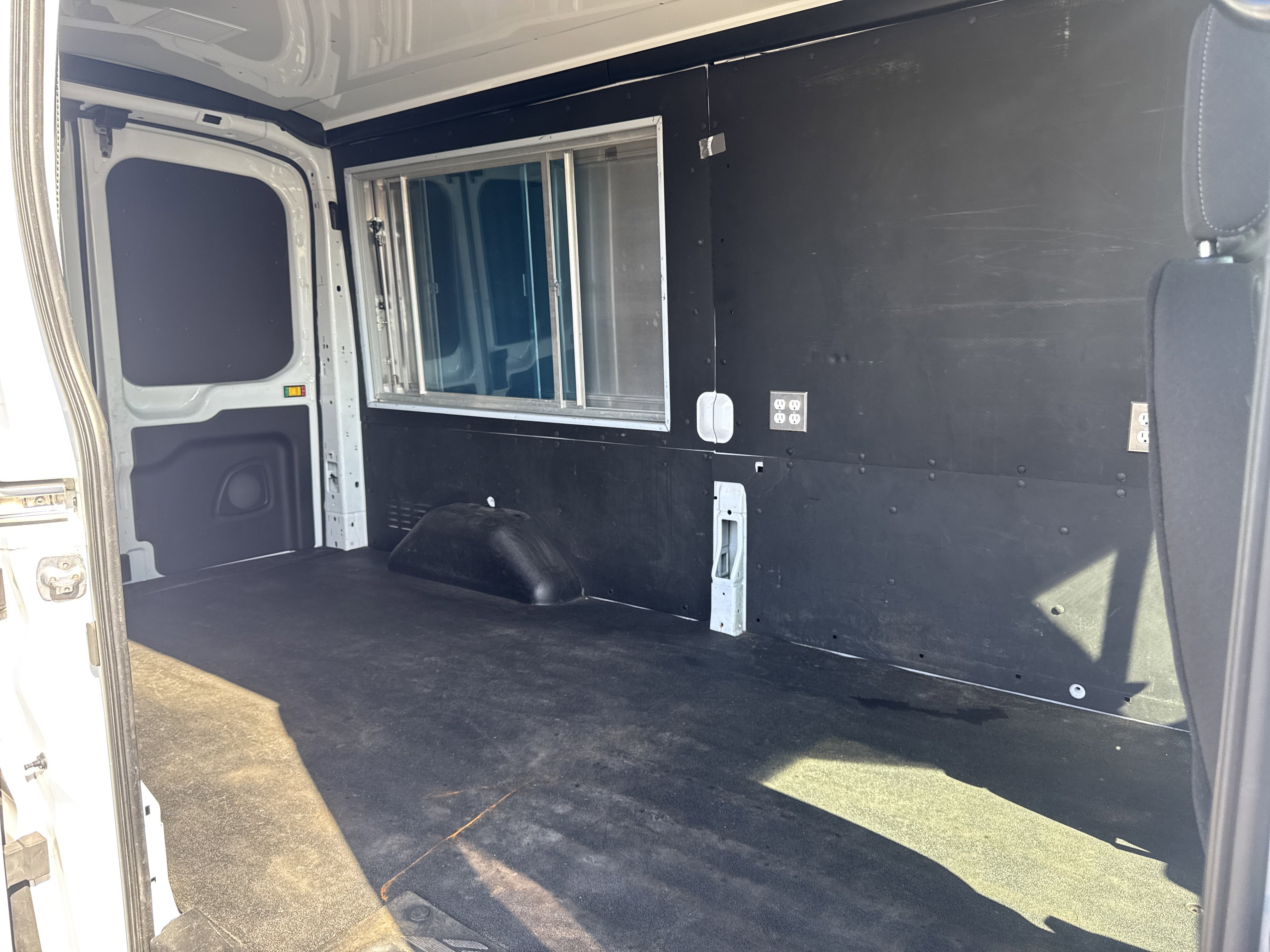 Used 2022 Ford Transit 250 Medium Roof w/ Load Area Protection Package image 25