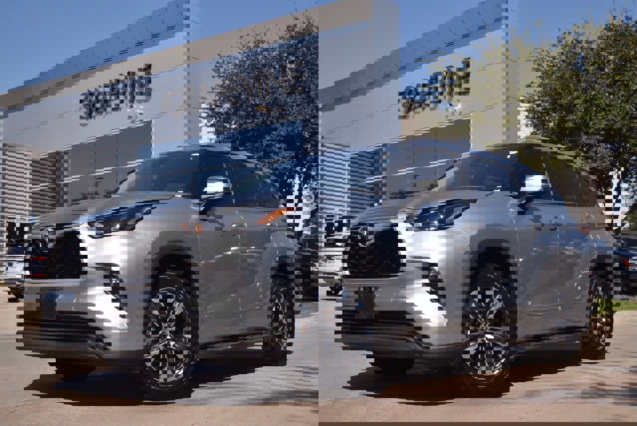 Used 2023 Toyota Highlander XLE