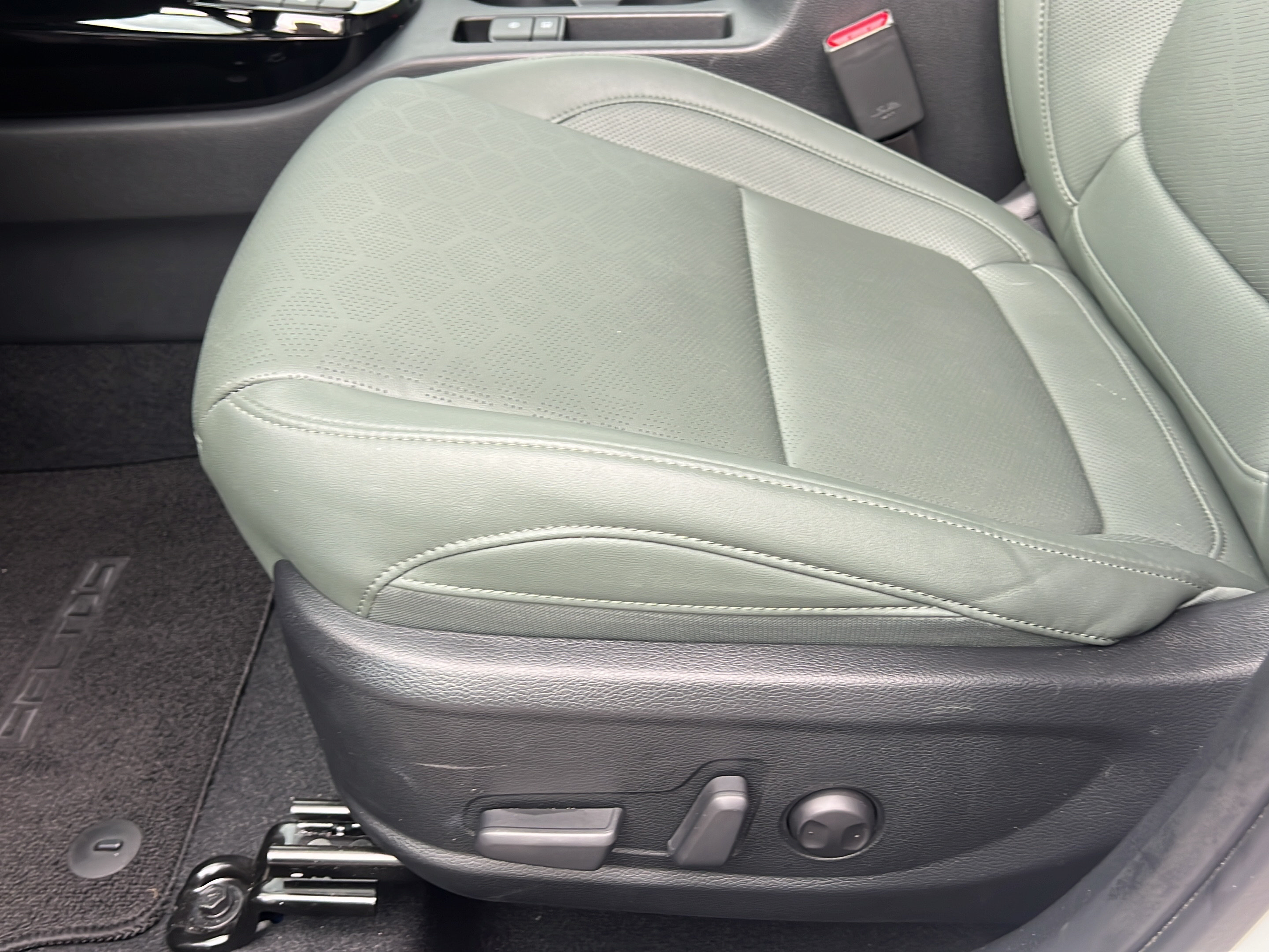 Certified 2024 Kia Seltos SX w/ SX Sunroof Package AWD/4WD image 15