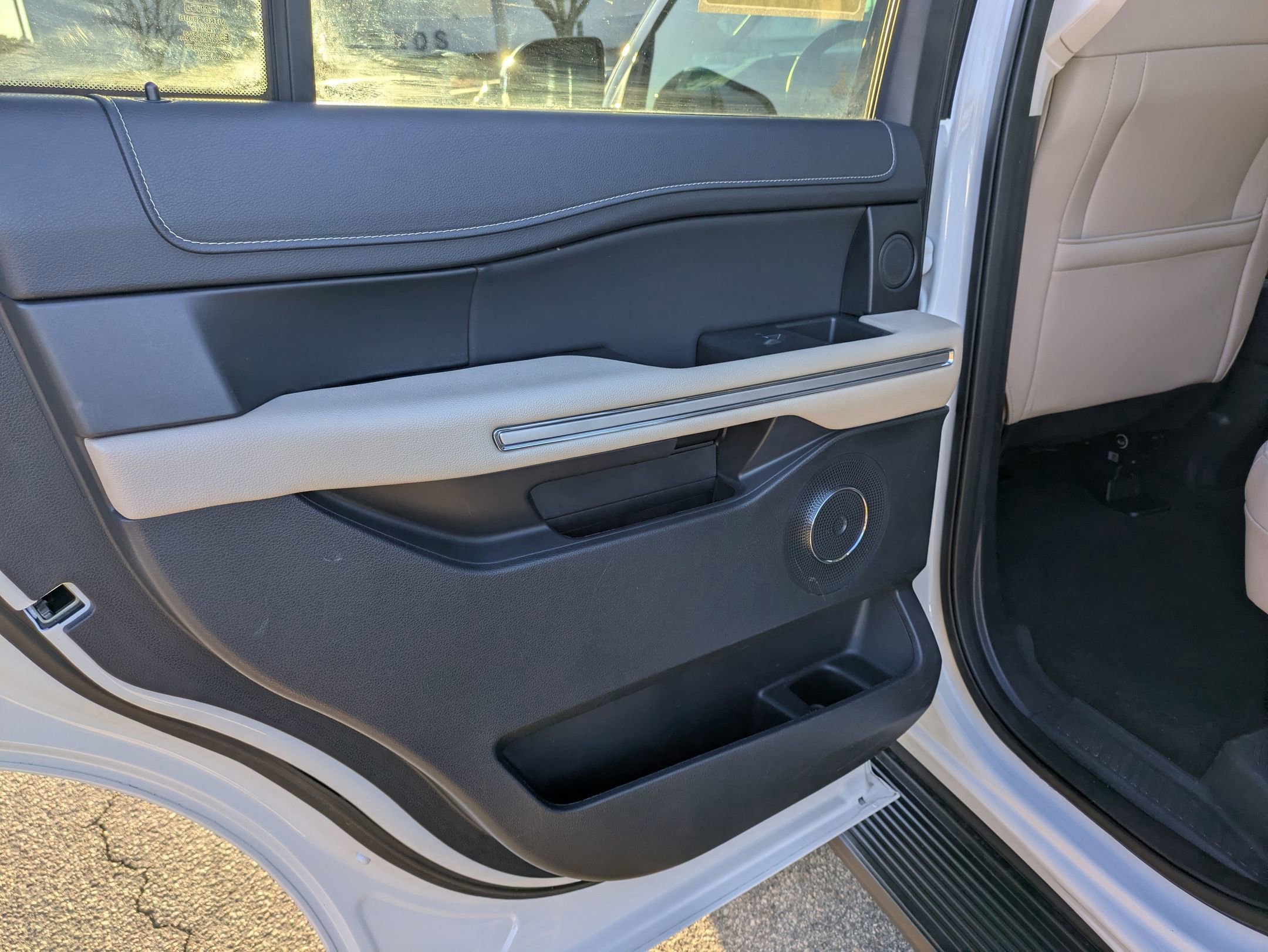 Certified 2024 Ford Expedition Limited image 32